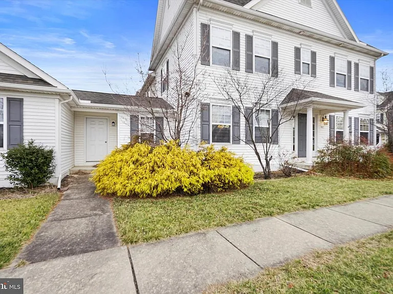 403 Shadetree Blvd — Photo 2