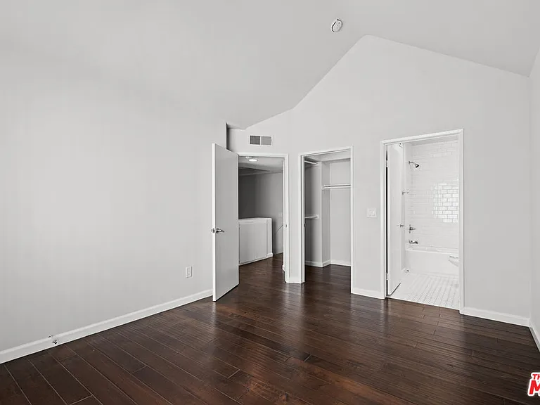 10627 Moorpark St #8 — Photo 10