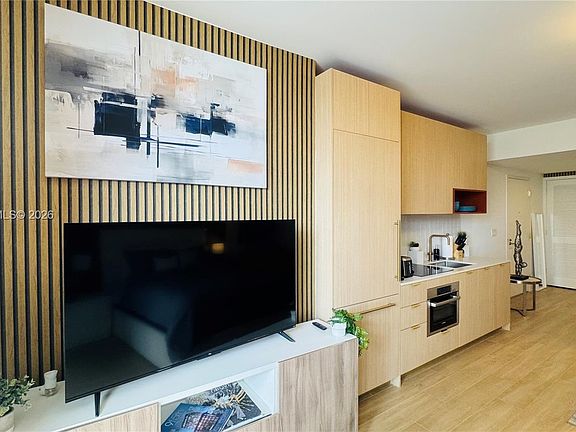 4th image of 90 NE 32nd St #613