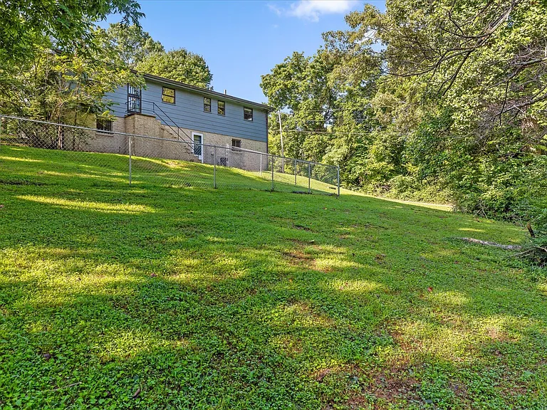 517 Randall St — Photo 22