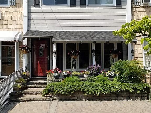 3rd image of 2757 Schurz Ave