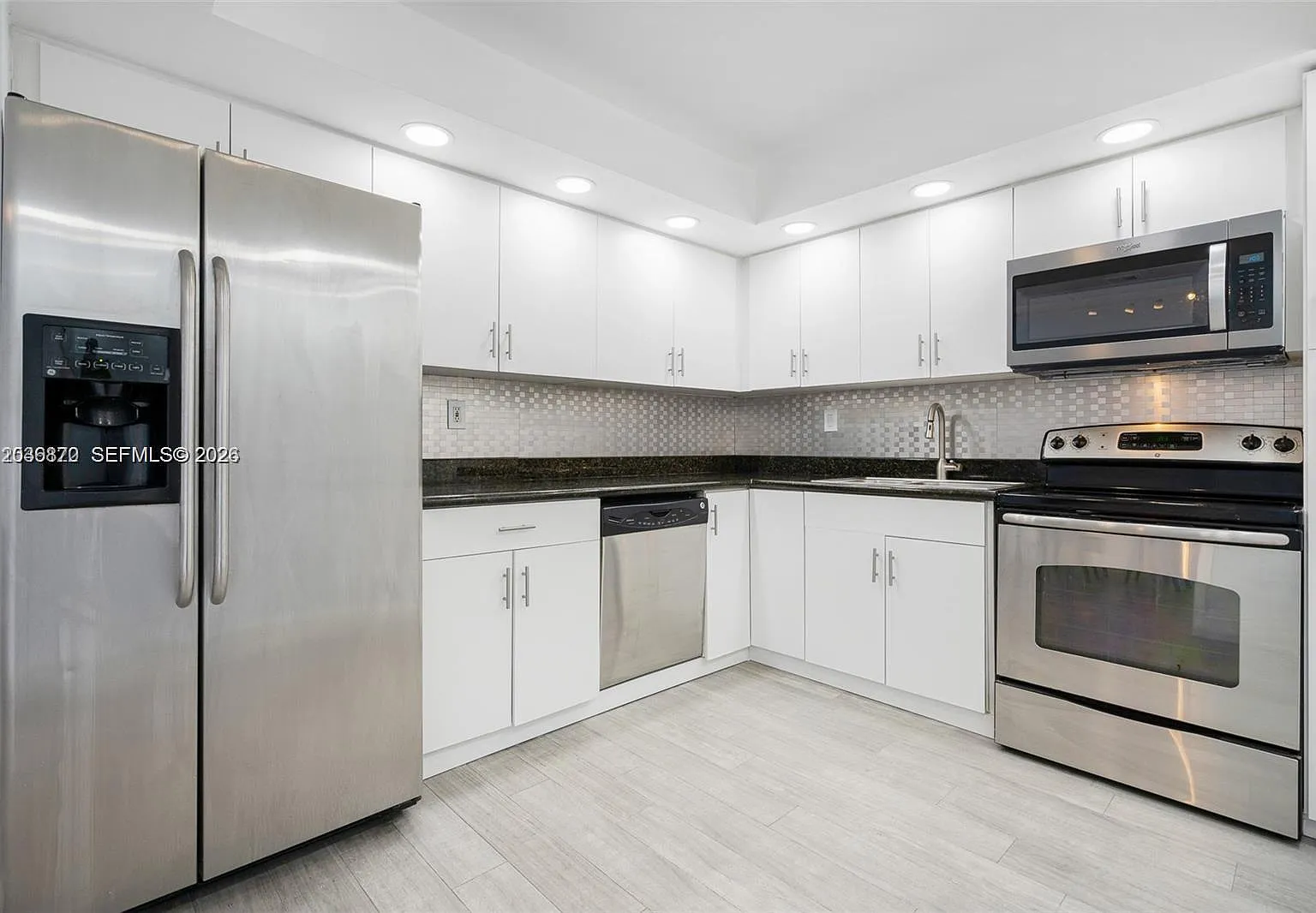 Commodore Plaza Condo — Photo 3