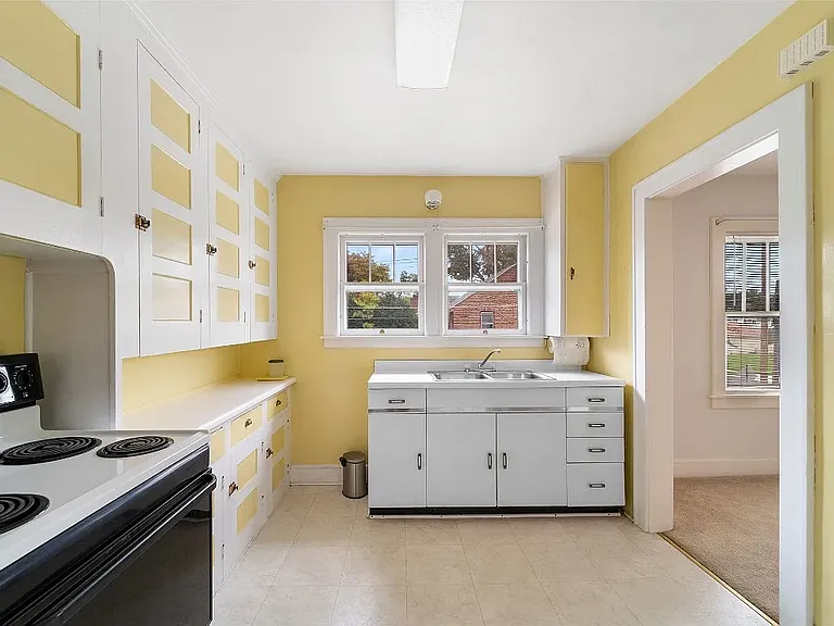 102 Helen St #2 — Photo 8