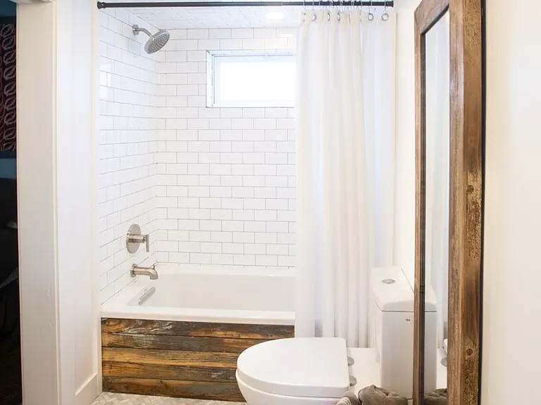 primary bathroom with bathtub/shower combo