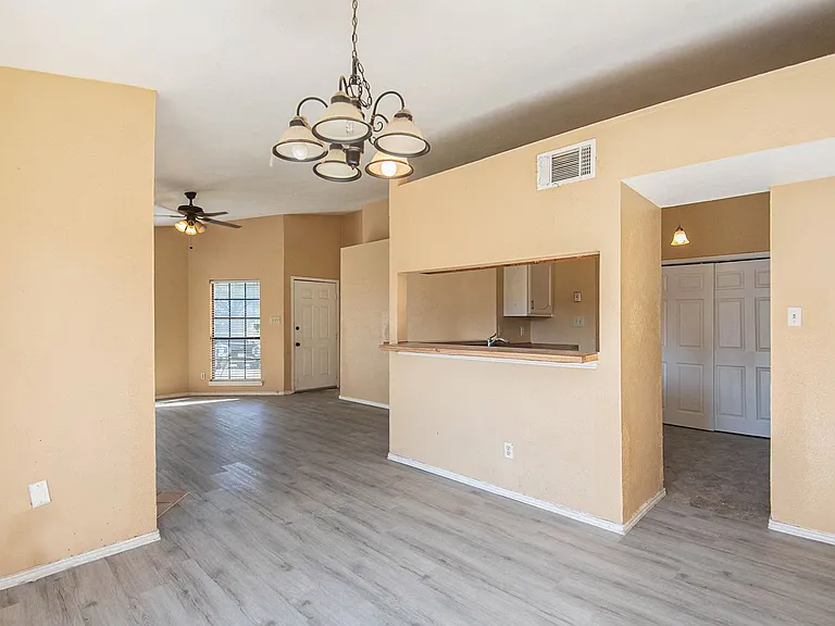 6600 Brookhaven Ct — Photo 7