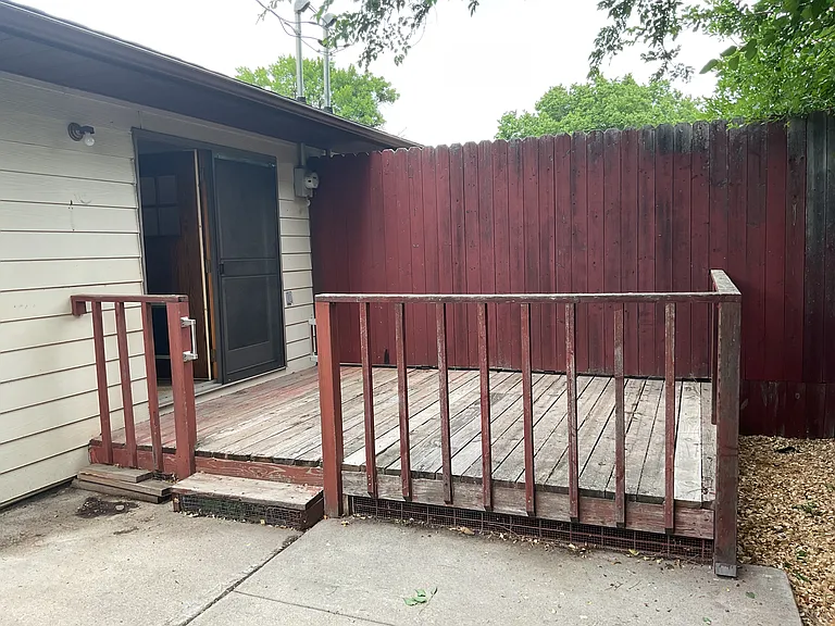 203-205 S Paxton Ave — Photo 4