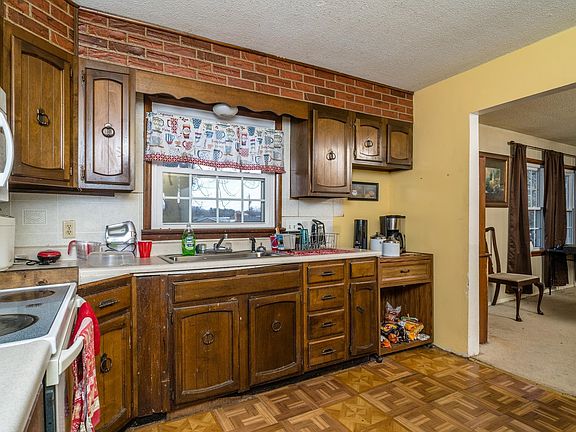 3rd image of 103 Cherry Ave