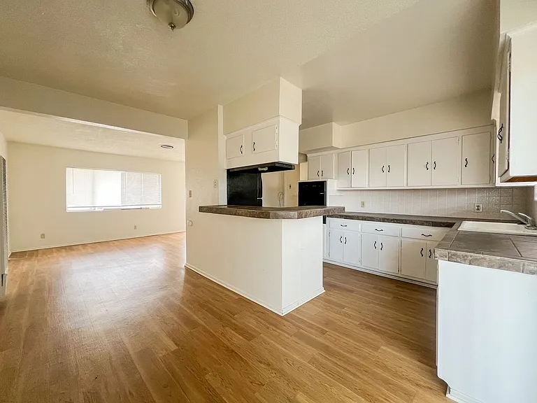 6256 Lupine Ave — Photo 4
