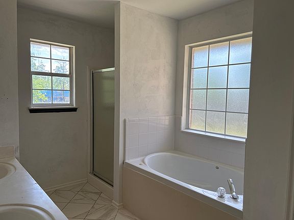 4th image of 2024 Emerald Brook Ct