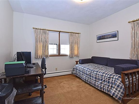 5th image of 98 Quaker Dr