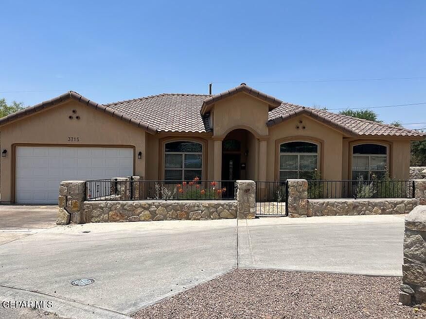 1st image of 3715 Laguna Pl