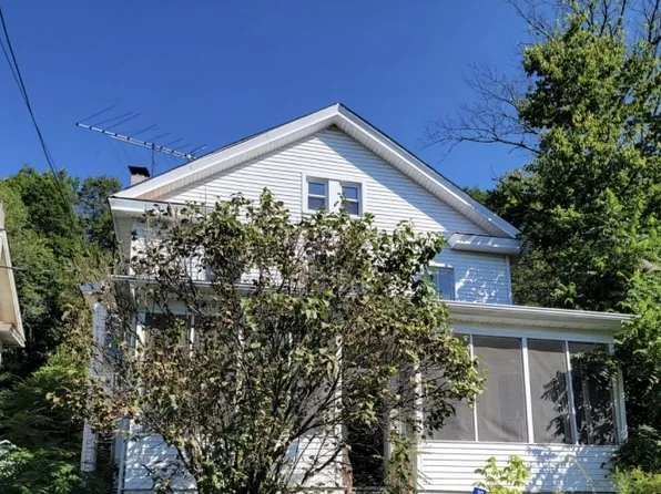 30 High St, Blairstown, NJ 07825