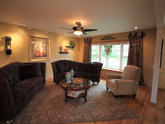 5th image of 19 E Harbor Dr