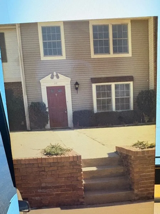 2 bed, 2.5 bath, 2100 sqft, $1,600 — Photo 1