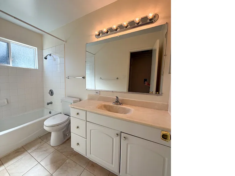 7 Davis Dr #G — Photo 6