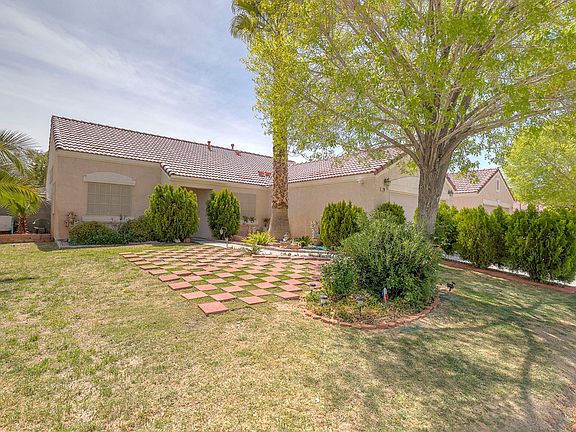 2nd image of 2119 W El Campo Grande Ave