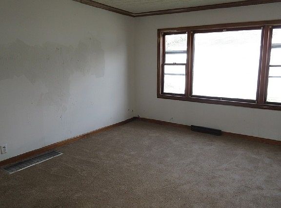3rd image of 452 W Green St
