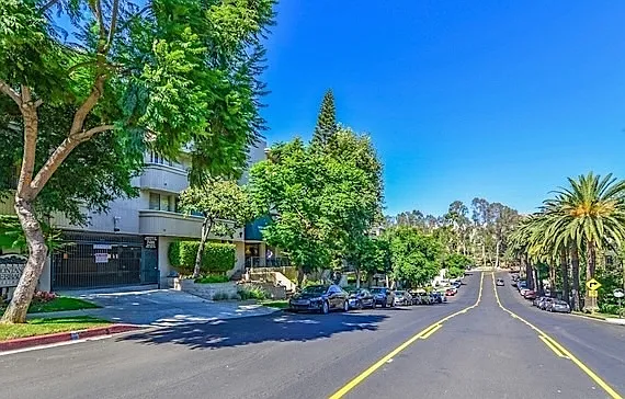 11645 Montana Ave — Photo 42