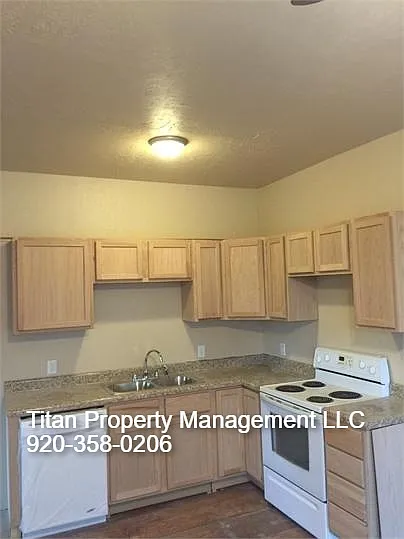 413 S Walnut St — Photo 2