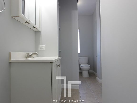 4th image of 4555 N Malden St APT 315