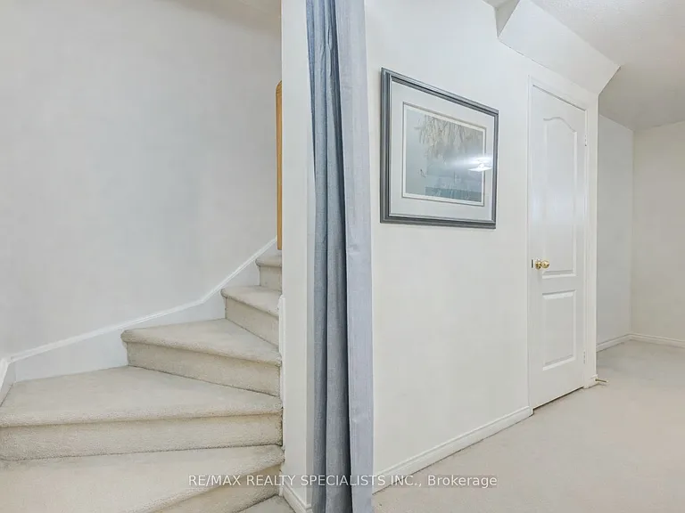 3975 Eglinton Ave W #16 — Photo 7