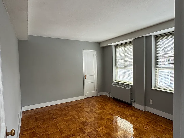 186th Ln — Photo 2