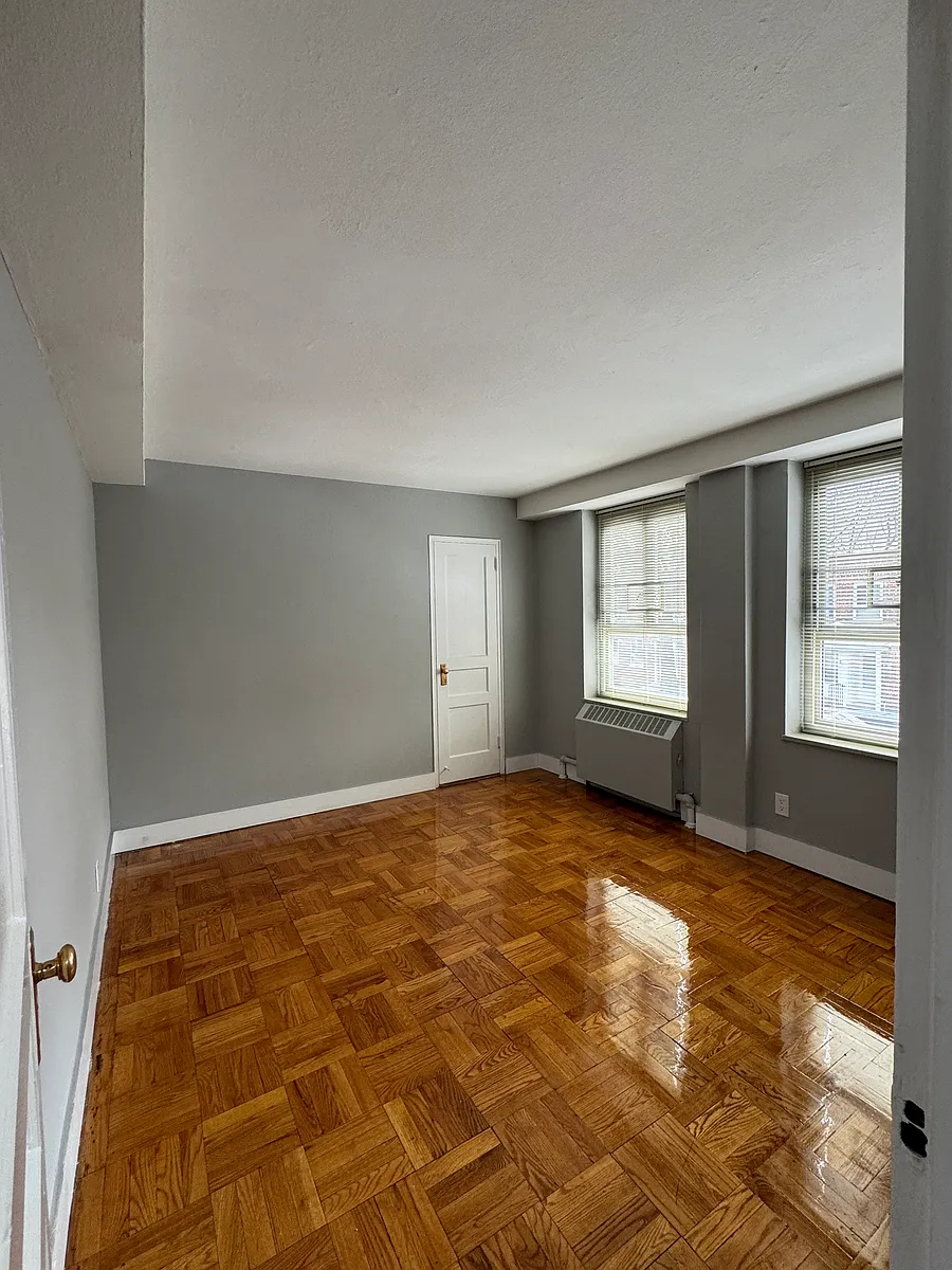 Building Photo - 186th Ln