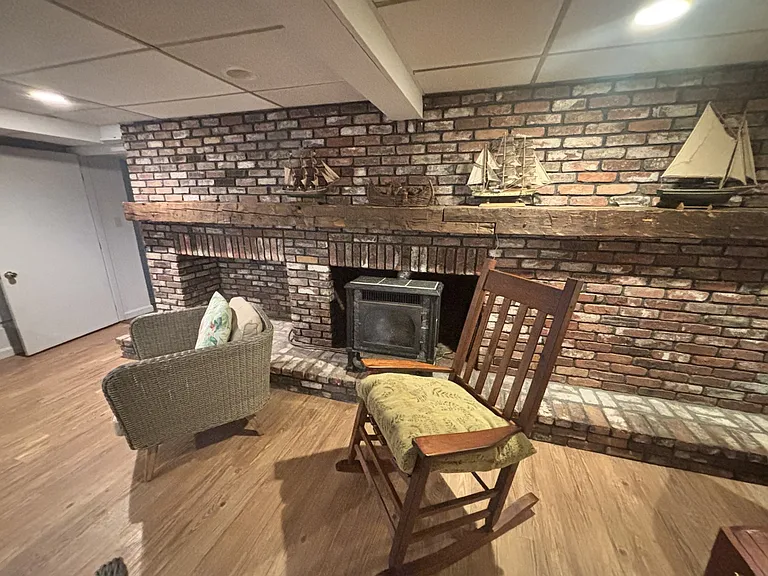 Sitting area with Gas Fireplace