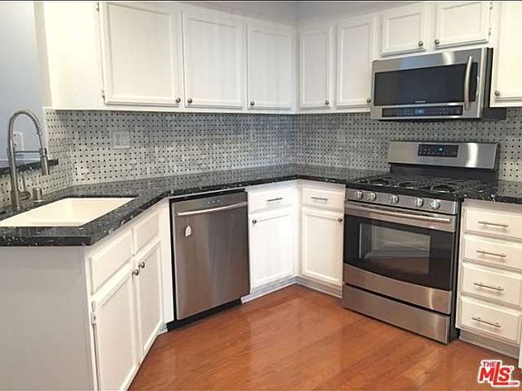 4th image of 96 Breakers Ln