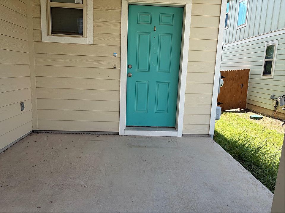 1st image of 372 Eagle Brook Ln