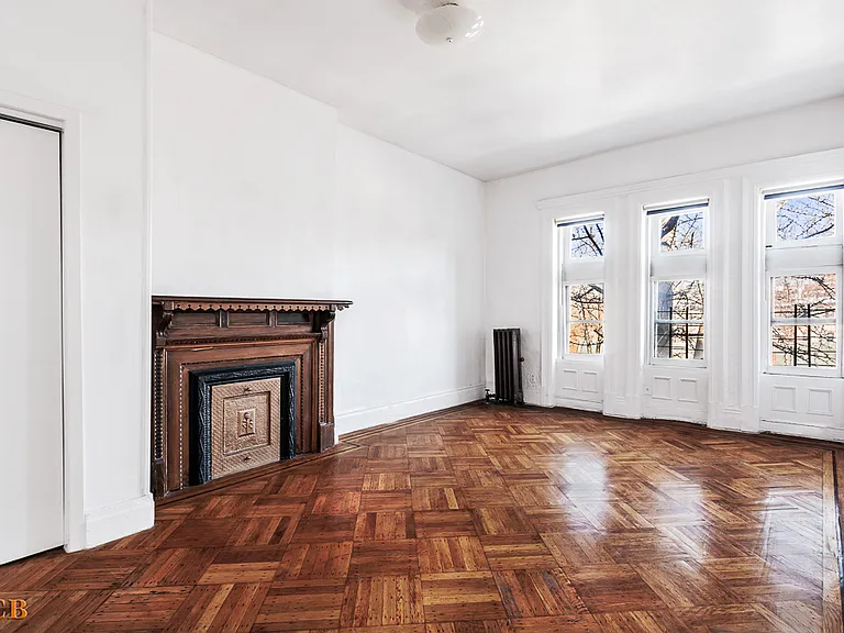 558 2nd St #3 — Photo 3