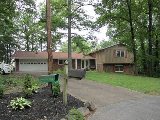 1st image of 108 Parkwood Cir