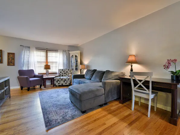 3129 S 122nd St APT 22, West Allis, WI 53227