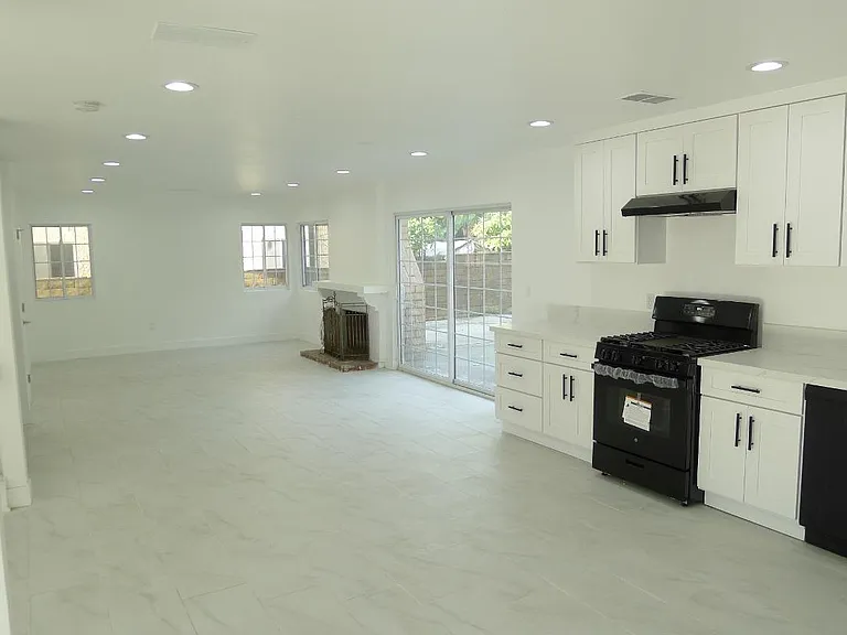 2623 E Maureen St — Photo 8
