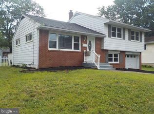 21 Meadow Lark Rd, Stratford, NJ 08084