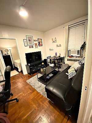 2nd image of 208 E 28th St APT 4K