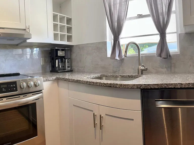 2567 Columbus St — Photo 7