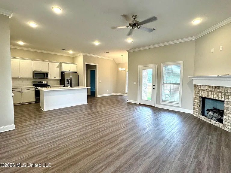 706 Kathleen Way — Photo 3