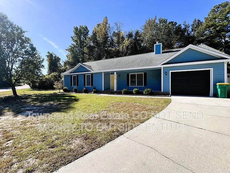 3 bed, 2.0 bath, 1350 sqft, $1,695 — Photo 2