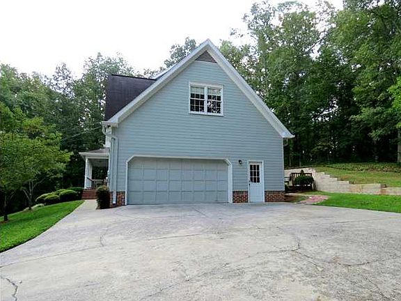 3rd image of 3115 Lockwood Dr
