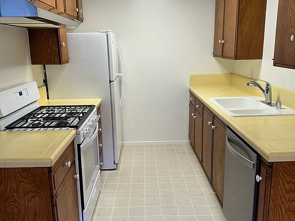 4th image of 24035 Ocean Ave APT 20