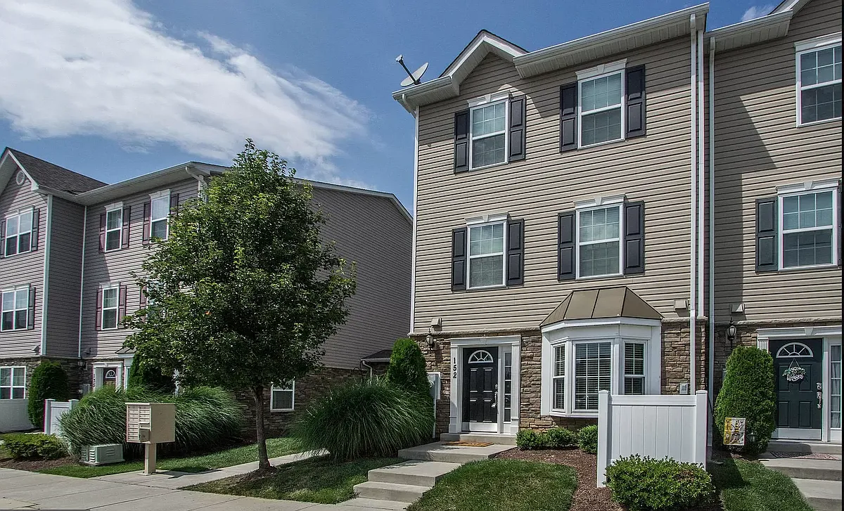 Building Photo - 1828 Cassandra Dr #152