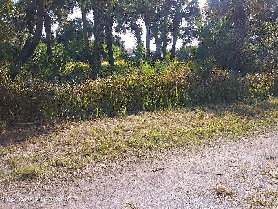 2nd image of 622 Heron Rd SW