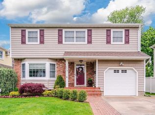 2478 Rockville Centre Pkwy, Oceanside, NY 11572