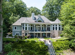 19428 Rosemary Rd, Spring Lake, MI 49456