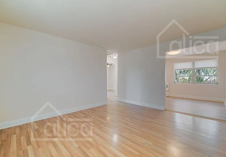 801 N Sapodilla Ave #1 — Photo 10