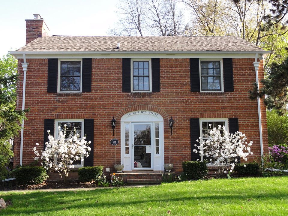 1947 Colonial Revival