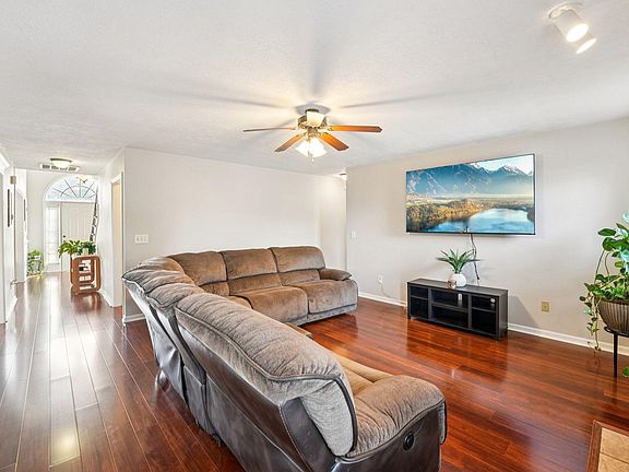 4th image of 1207 Creek Bend Drive
