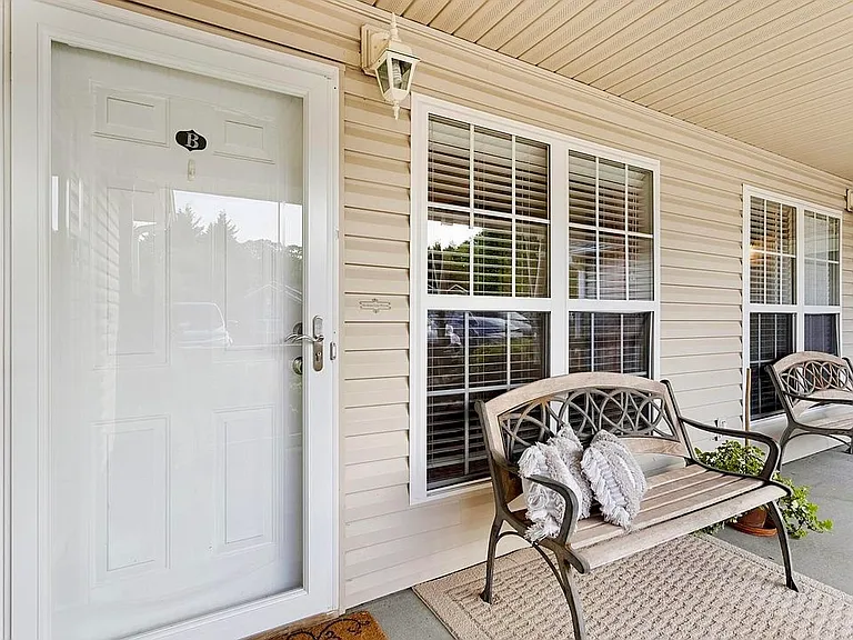 111 Reef Ct #B — Photo 2