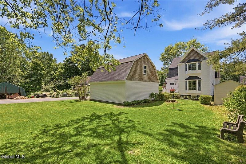 4th image of 963 Riverview Road